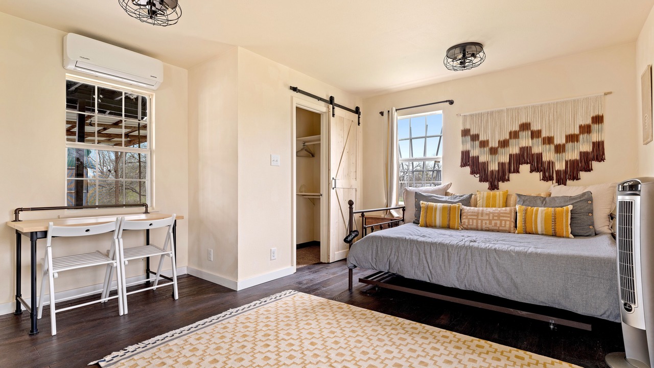 Photo of Bedroom in Del Valle