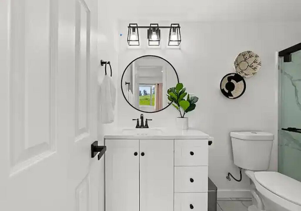 Photo of Bathroom in Jayhawk