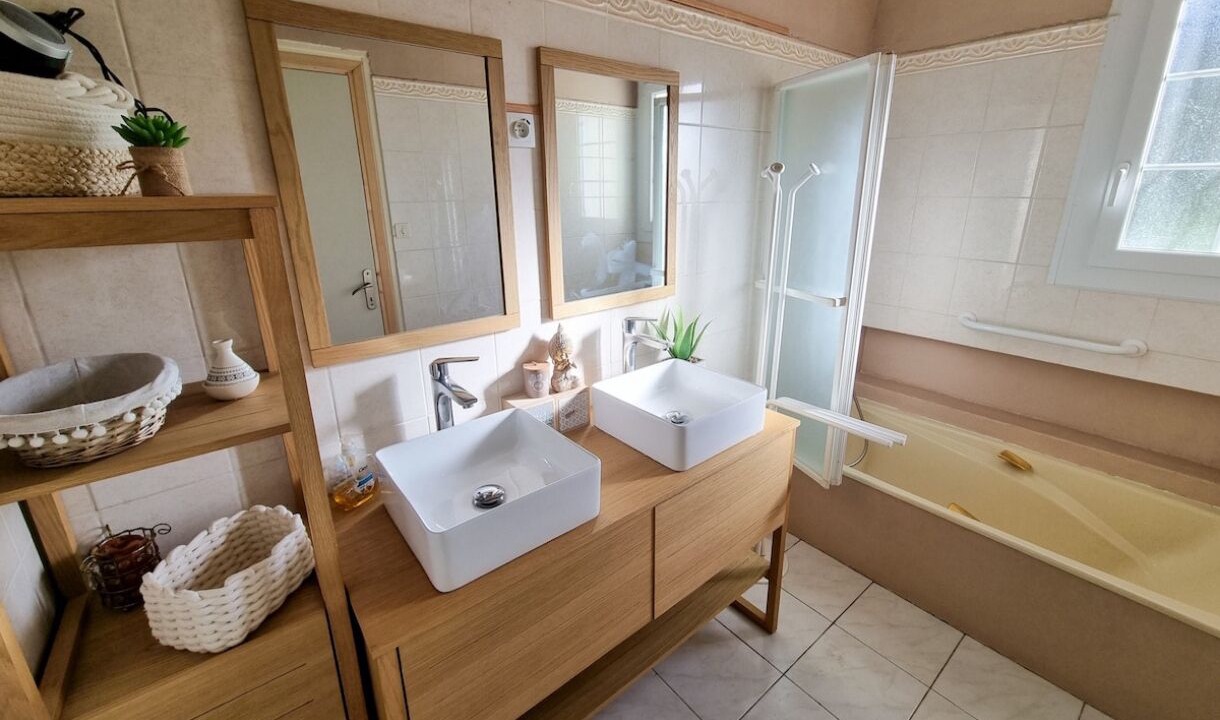 Photo of Bathroom in Sainte-Eulalie-en-Born