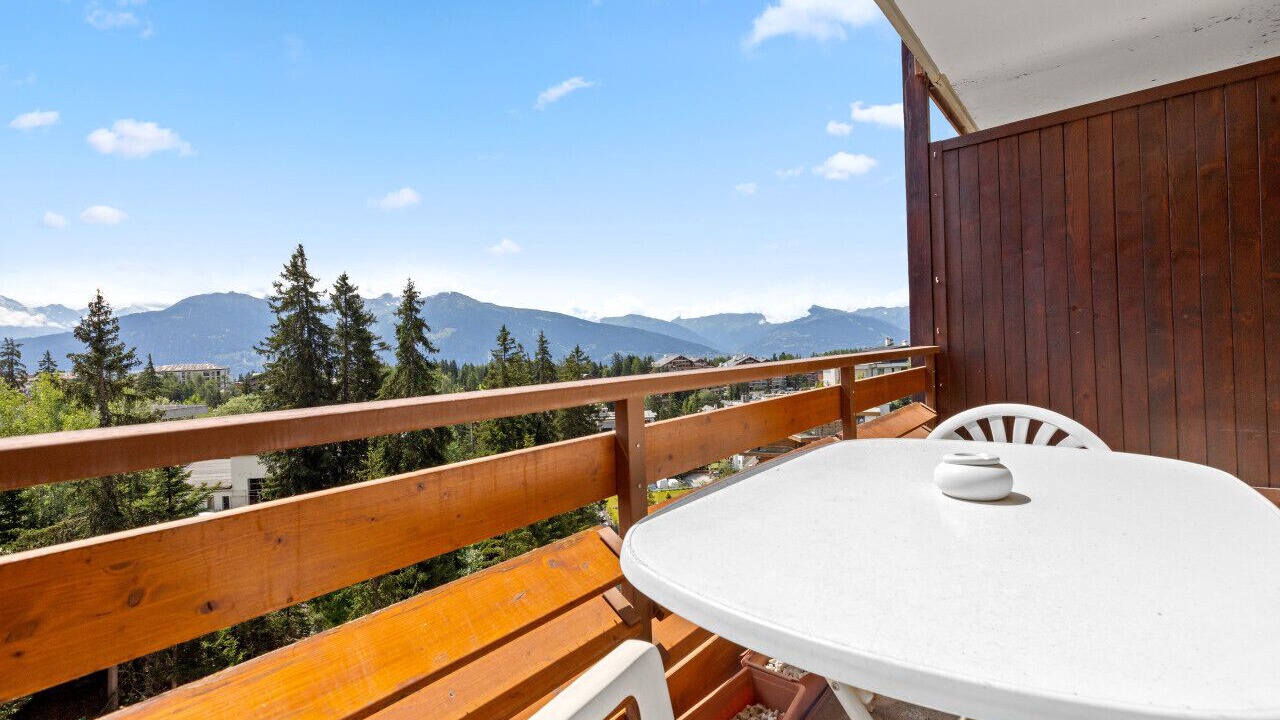 Photo of Outdoor in Lens