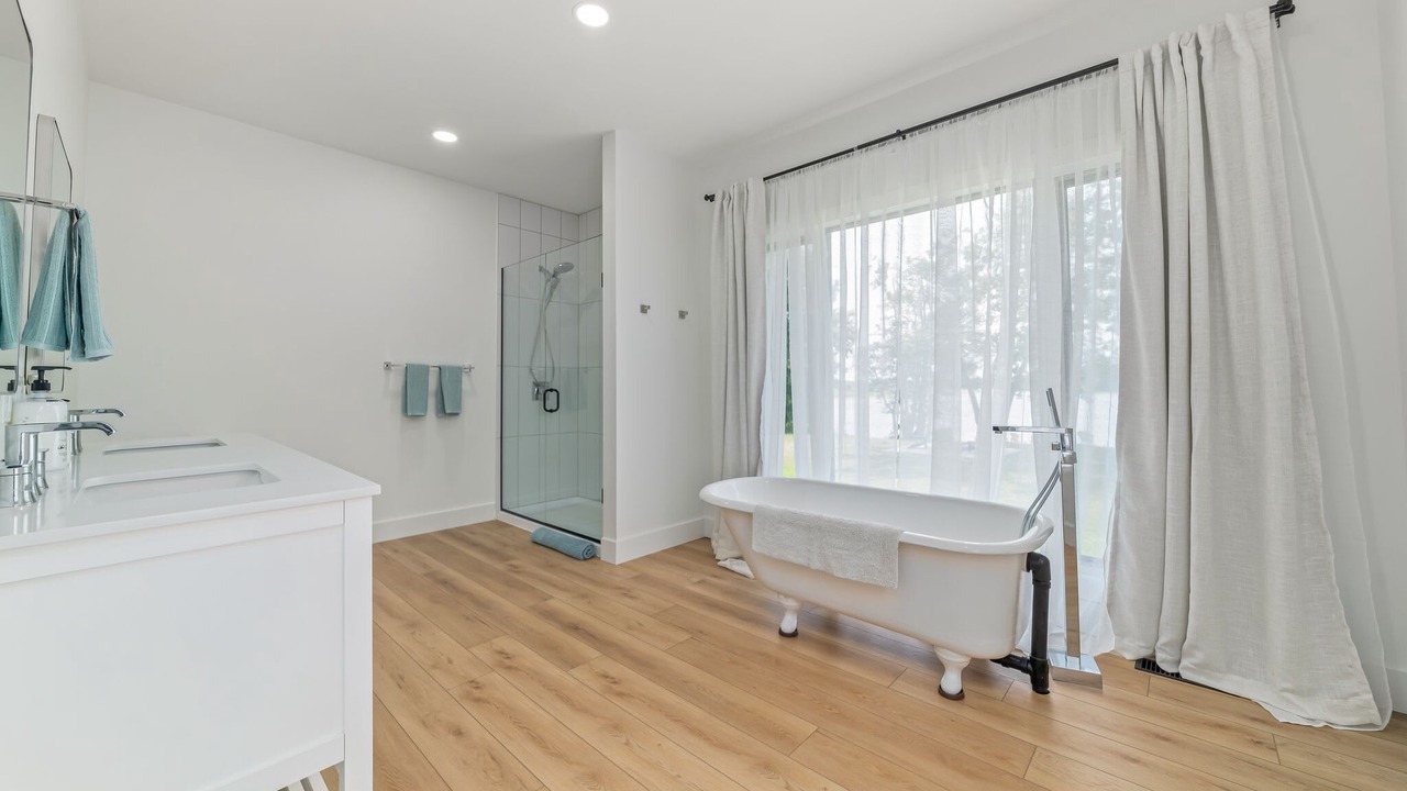 Photo of Bathroom in Lyndhurst