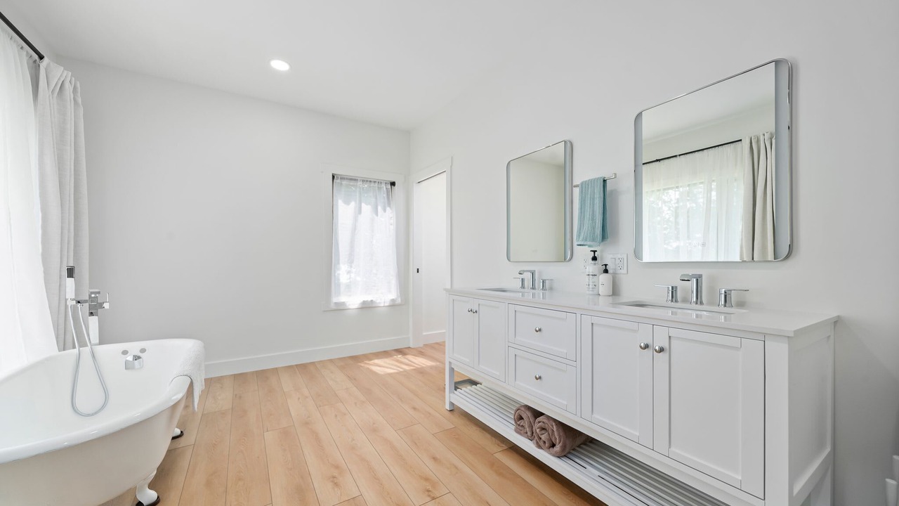Photo of Bathroom in Lyndhurst