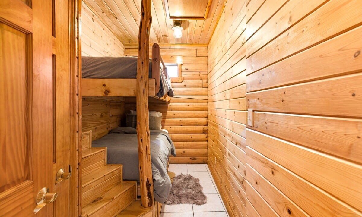 Photo of Bedroom in Lakehills
