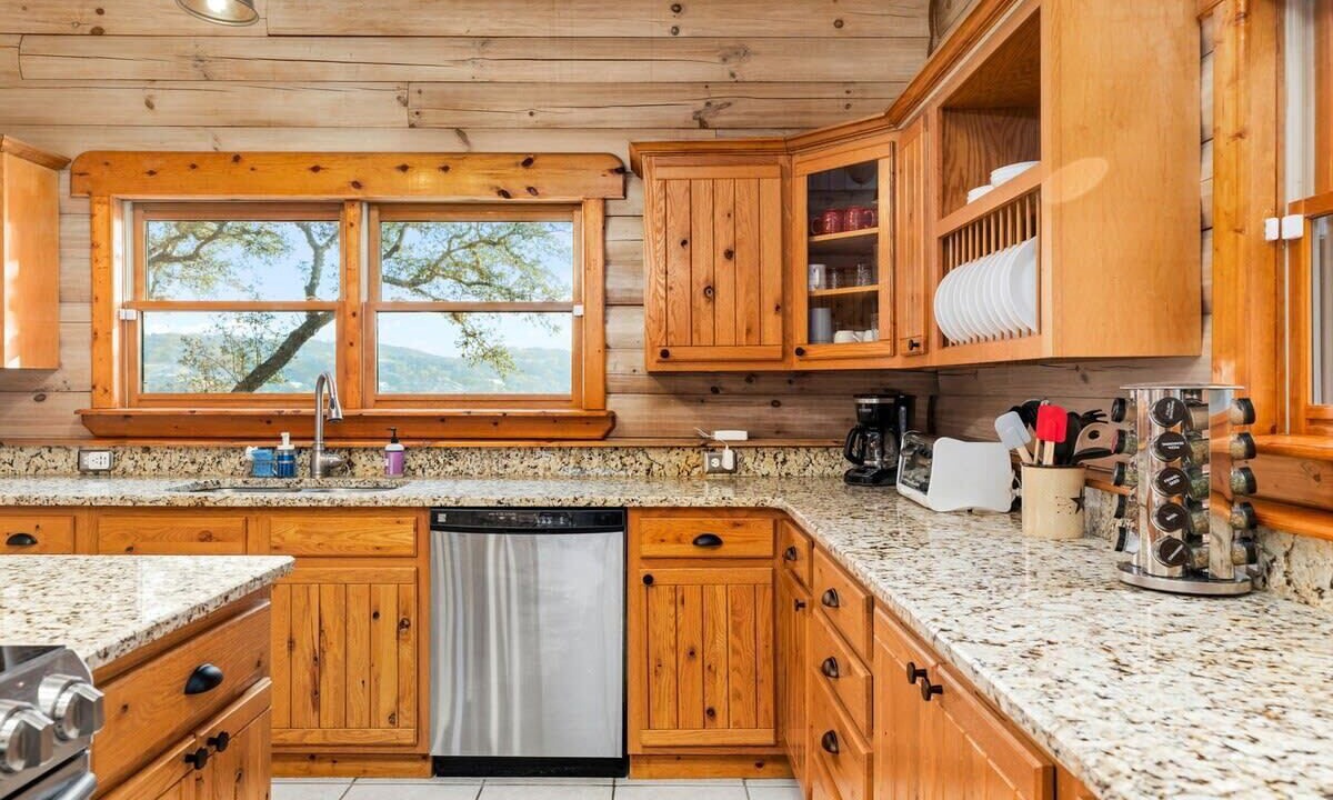 Photo of Kitchen in Lakehills