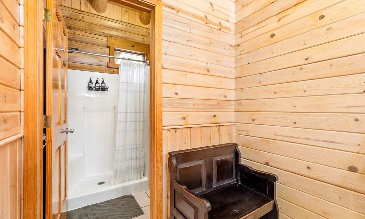 Photo of Bathroom in Lakehills
