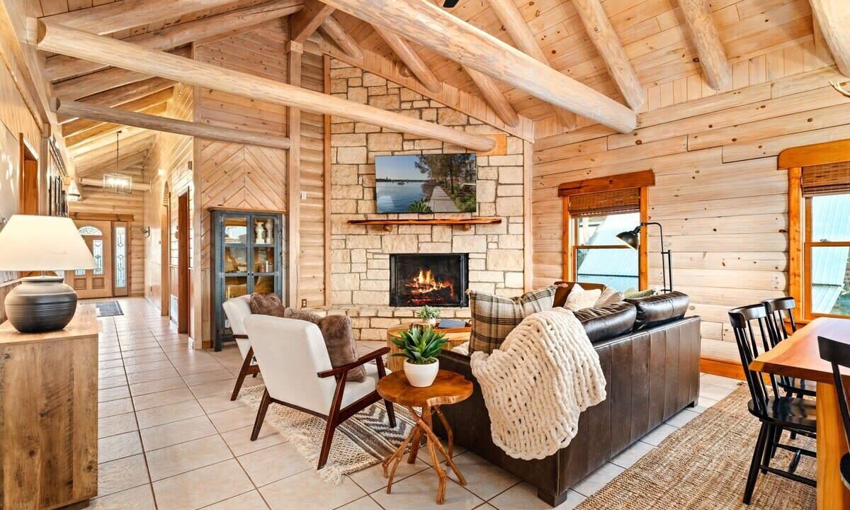 Photo of Livingroom in Lakehills