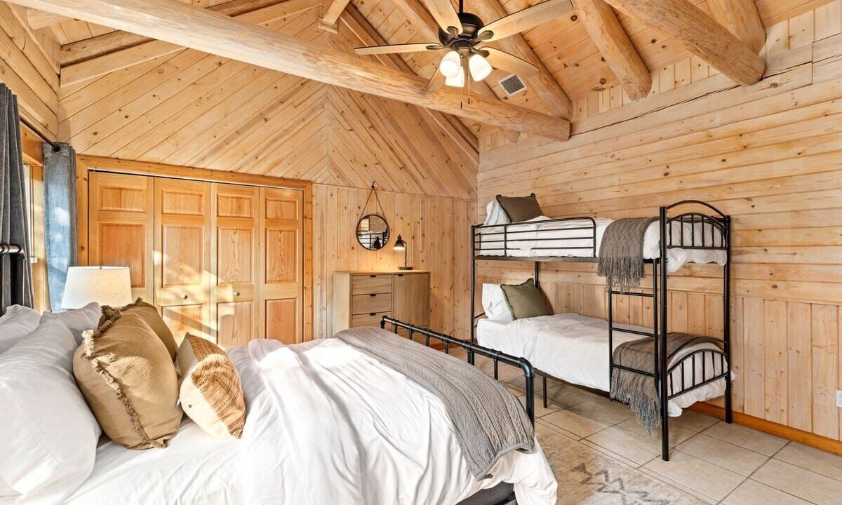Photo of Bedroom in Lakehills