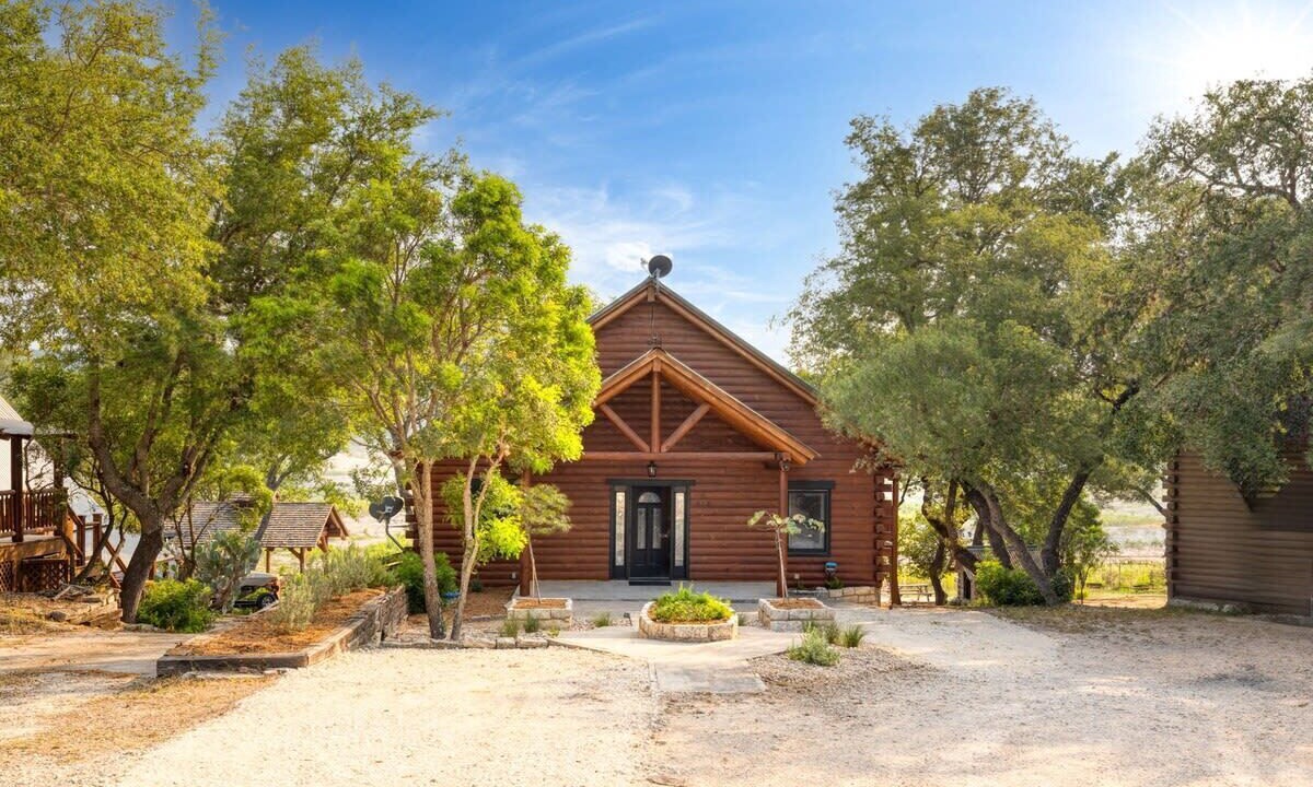 Photo of Outdoor in Lakehills