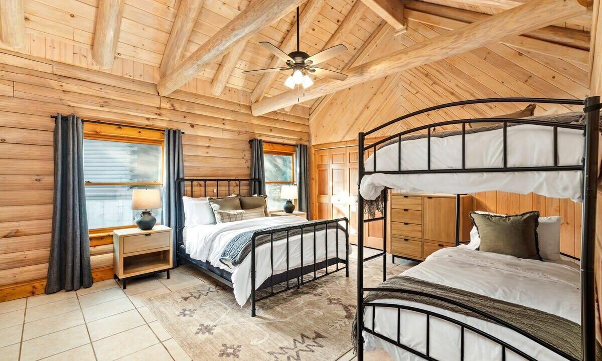 Photo of Bedroom in Lakehills