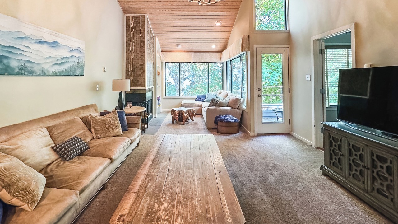 Photo of Livingroom in Wintergreen