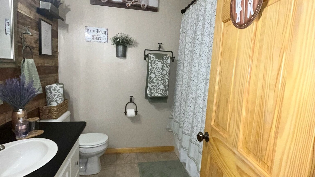 Photo of Bathroom in Unaka