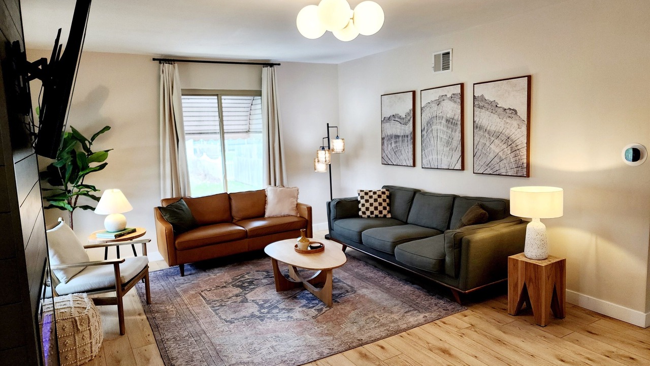 Photo of Livingroom in Reynolds Corners