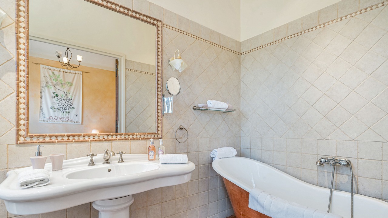 Photo of Bathroom in Le Puy-Sainte-Reparade