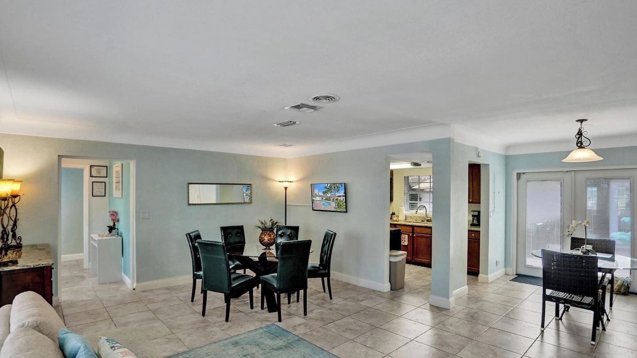 Photo of Livingroom in Dolphin Isles