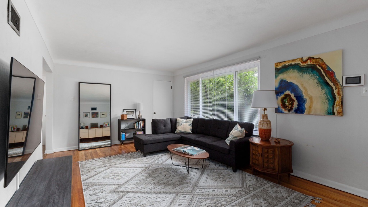 Photo of Livingroom in DeBaliviere Place