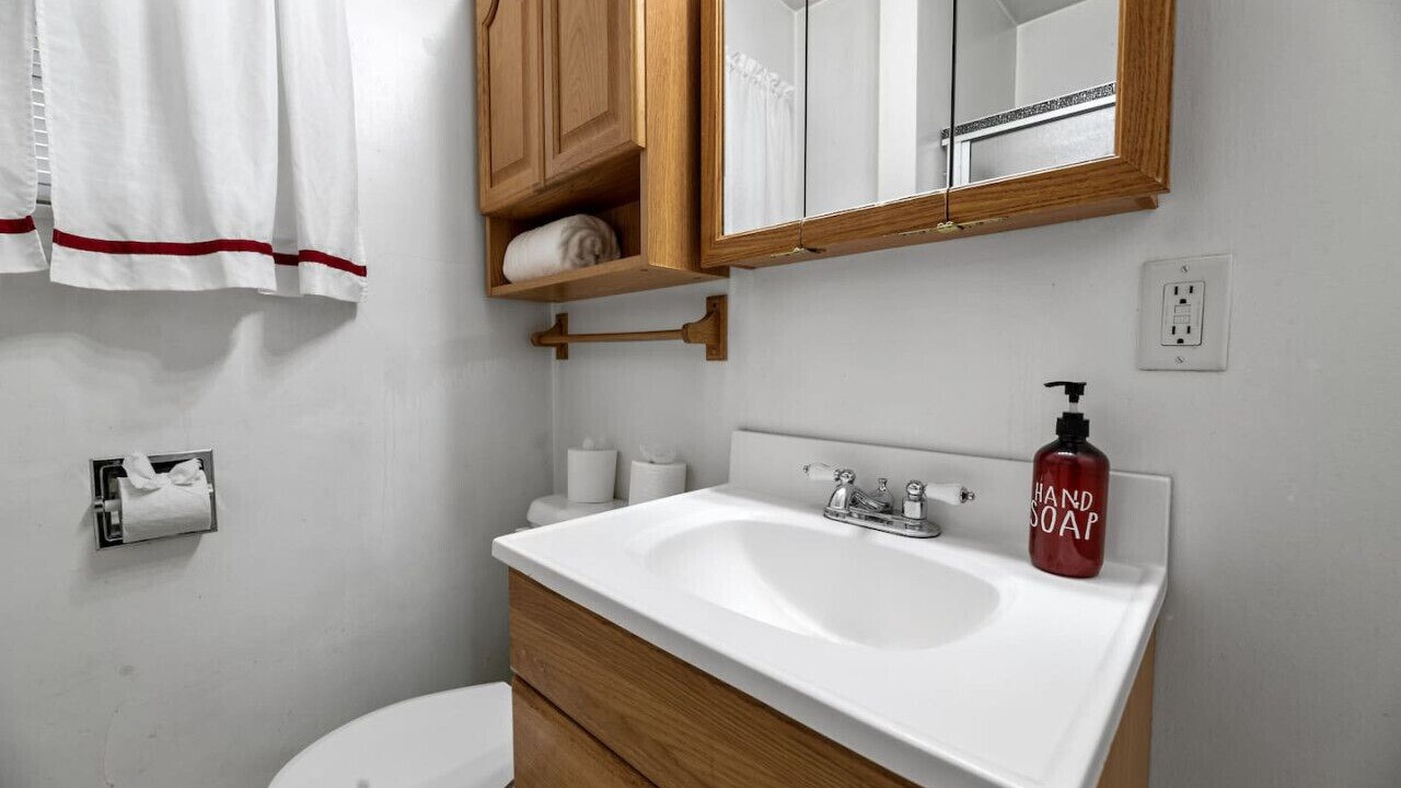 Photo of Bathroom in Peter Pan