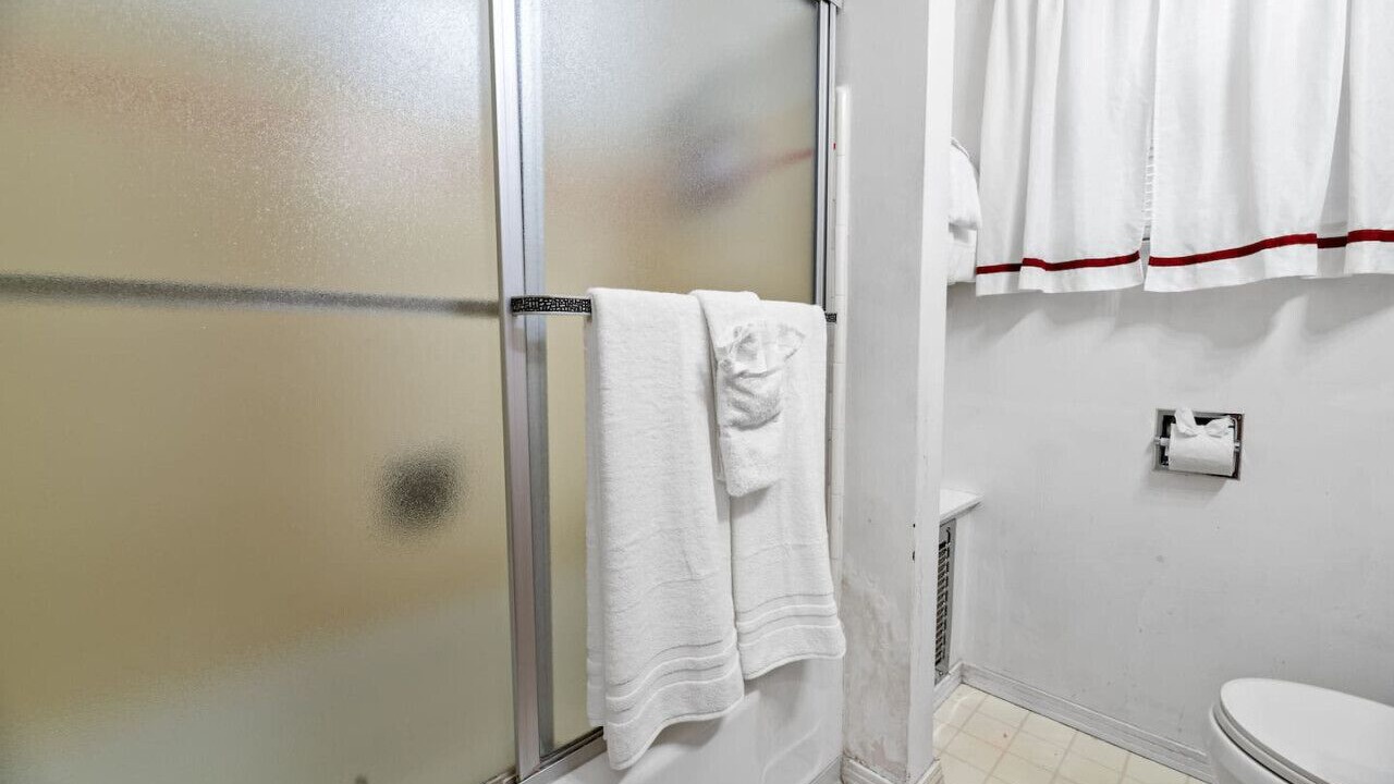 Photo of Bathroom in Peter Pan
