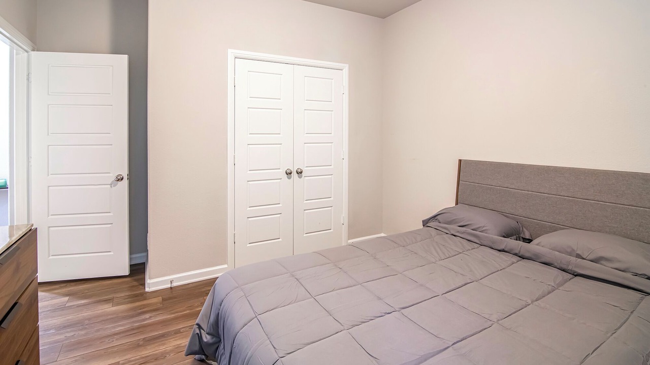 Photo of Bedroom in Venus
