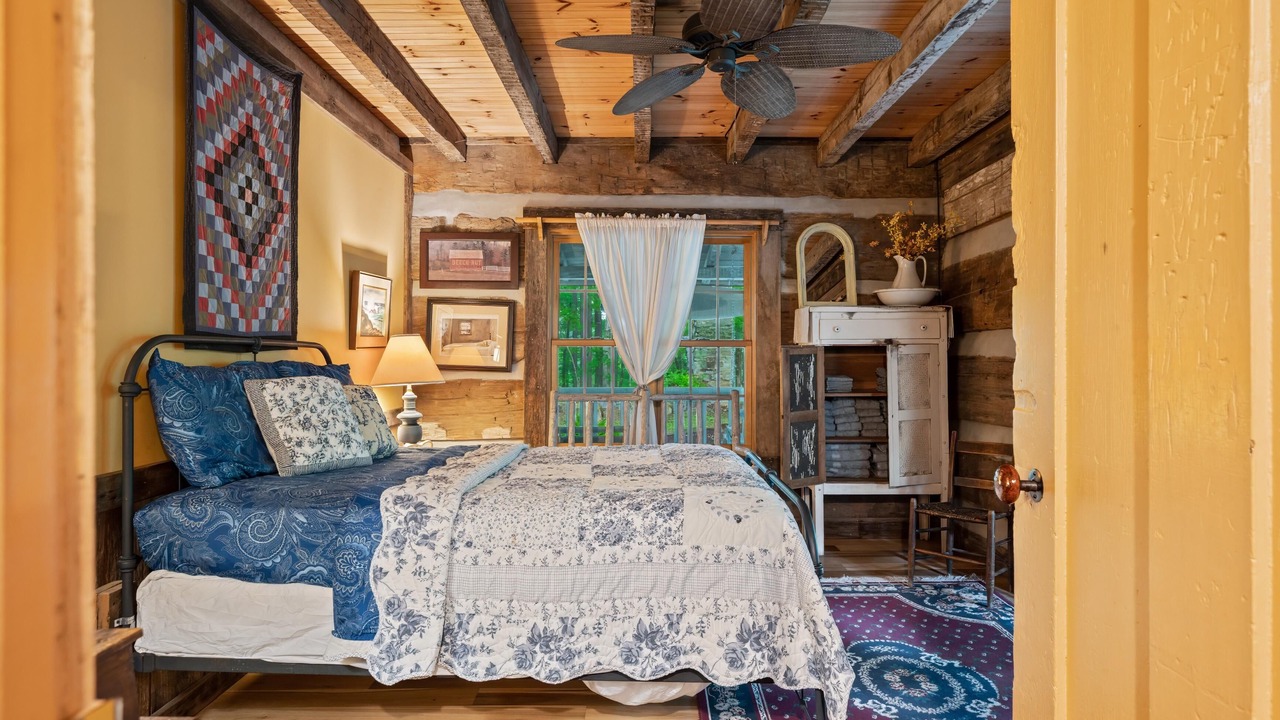Photo of Bedroom in Gnaw Bone