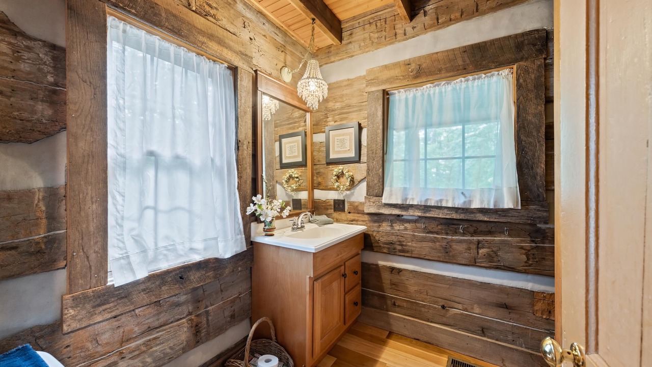 Photo of Bathroom in Gnaw Bone