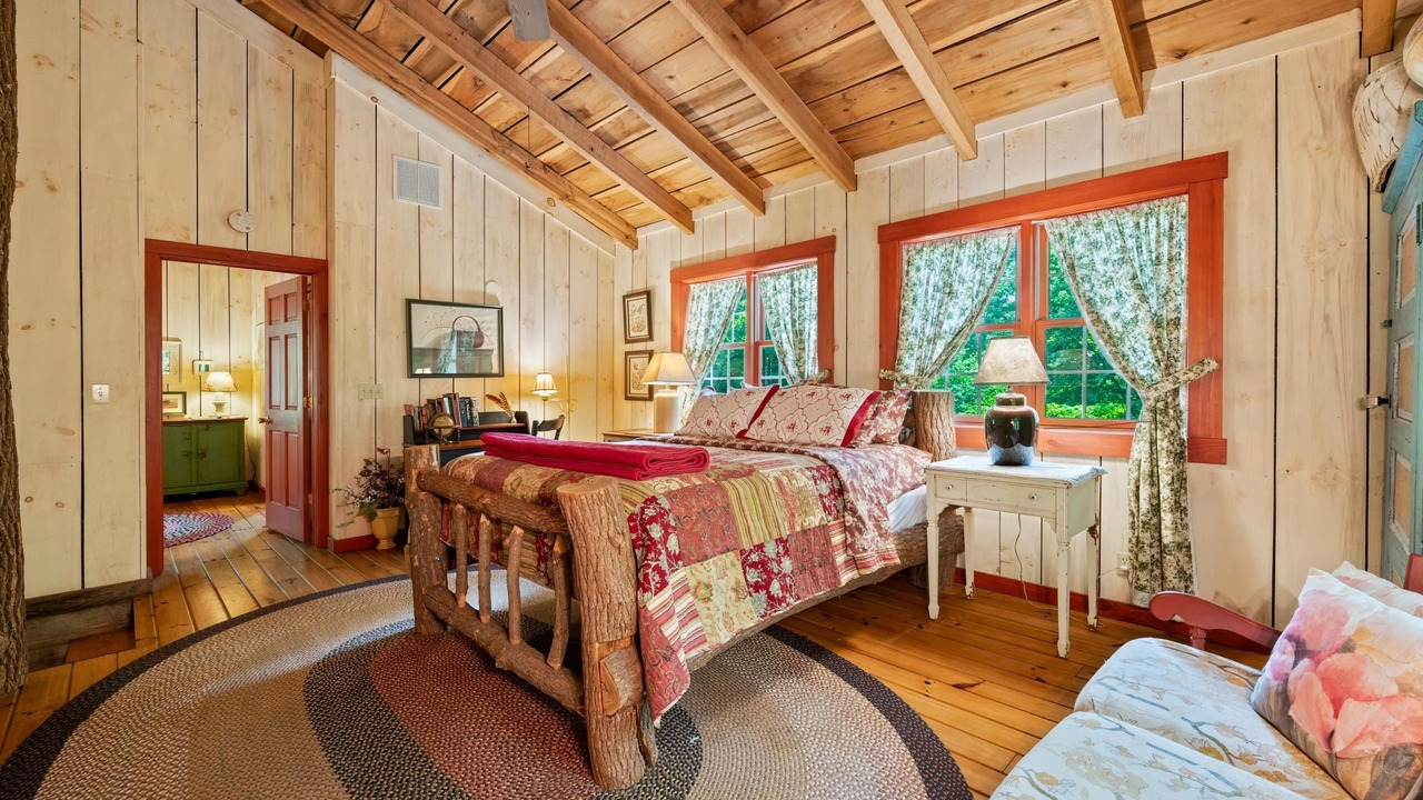 Photo of Bedroom in Gnaw Bone