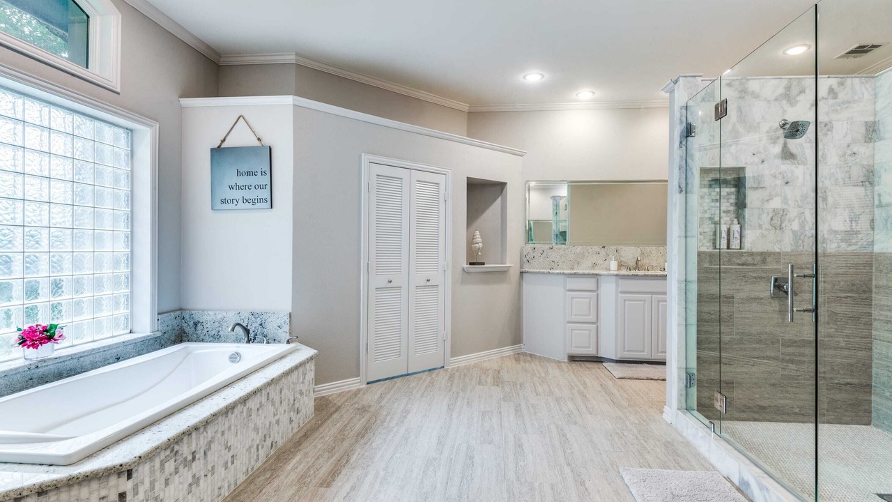 Photo of Bathroom in Lakewood Village