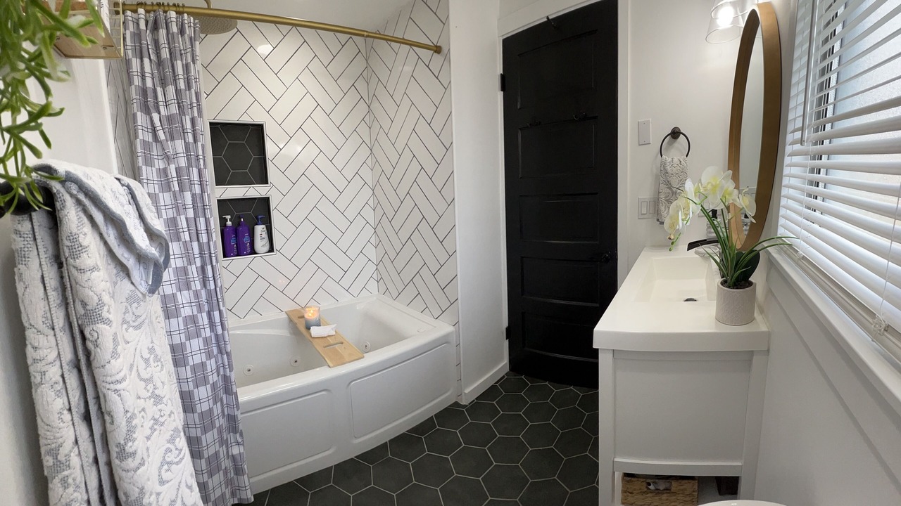 Photo of Bathroom in Dupont