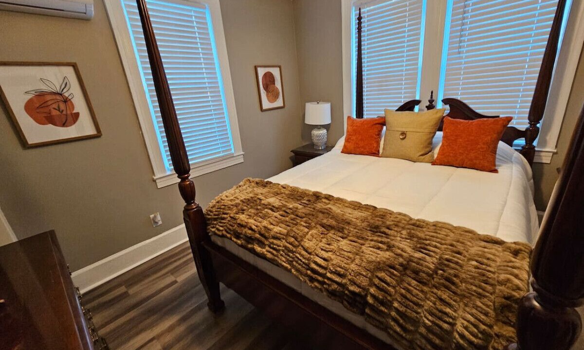 Photo of Bedroom in Midtown