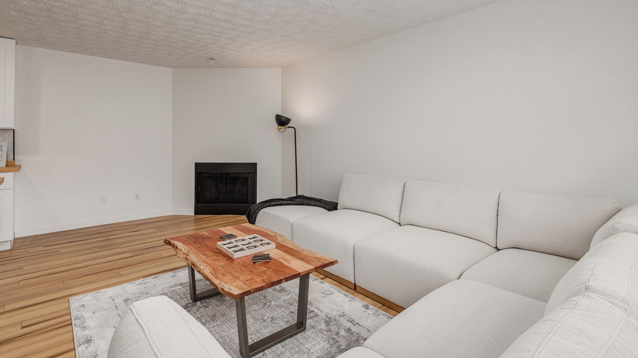 Photo of Livingroom in Northeast Anchorage