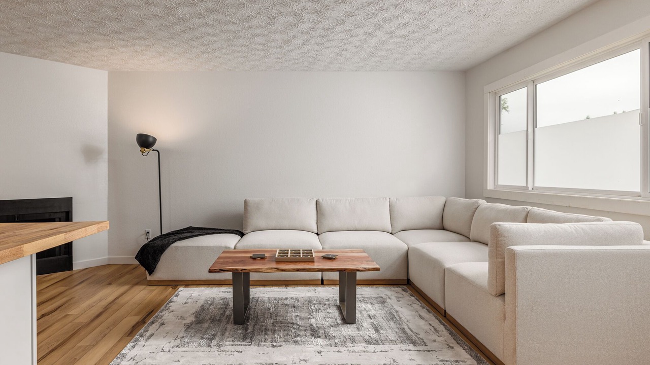 Photo of Livingroom in Northeast Anchorage
