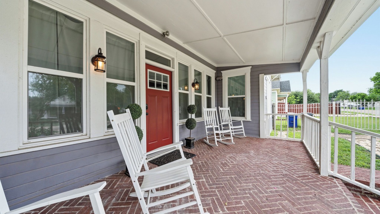 Photo of Patio Balcony in Austin Ave.