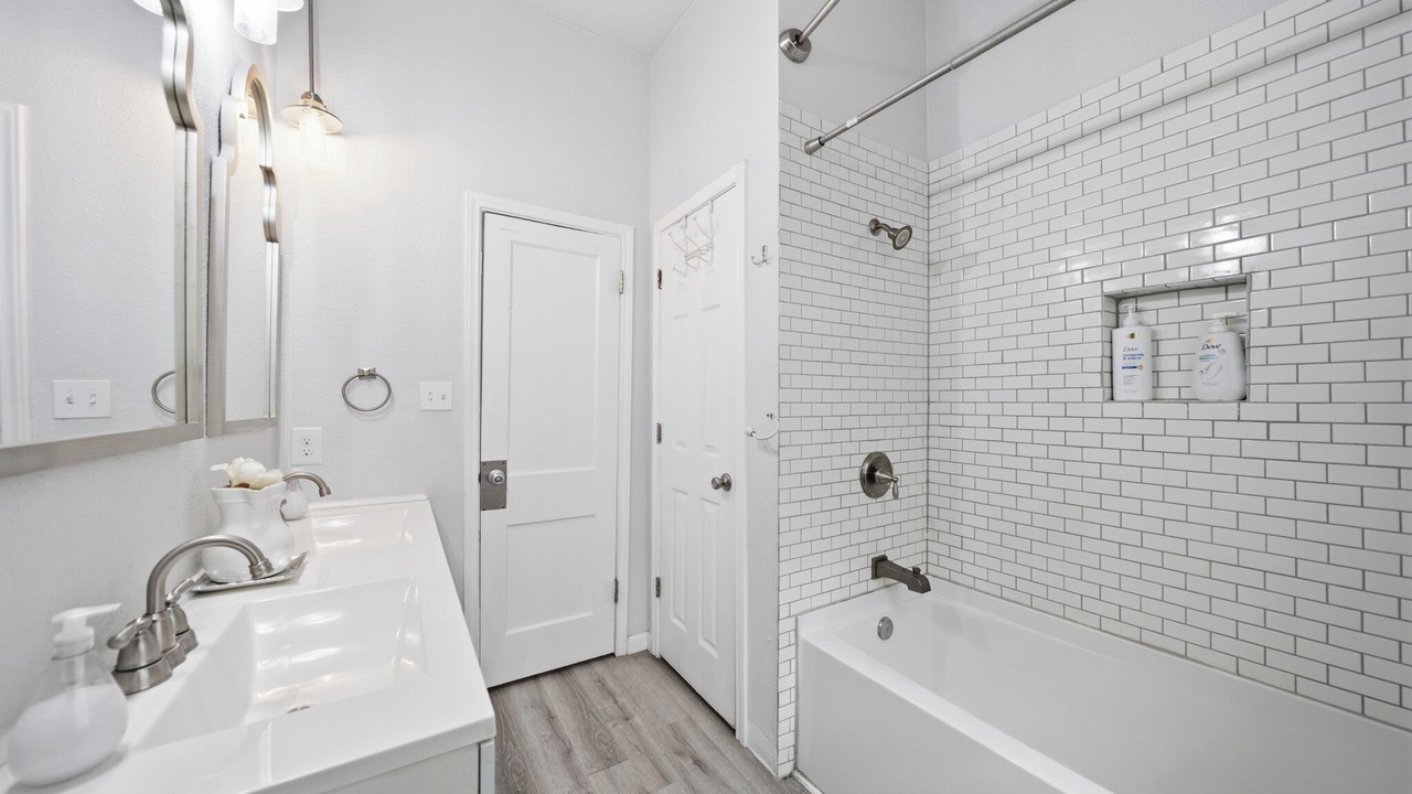 Photo of Bathroom in Austin Ave.