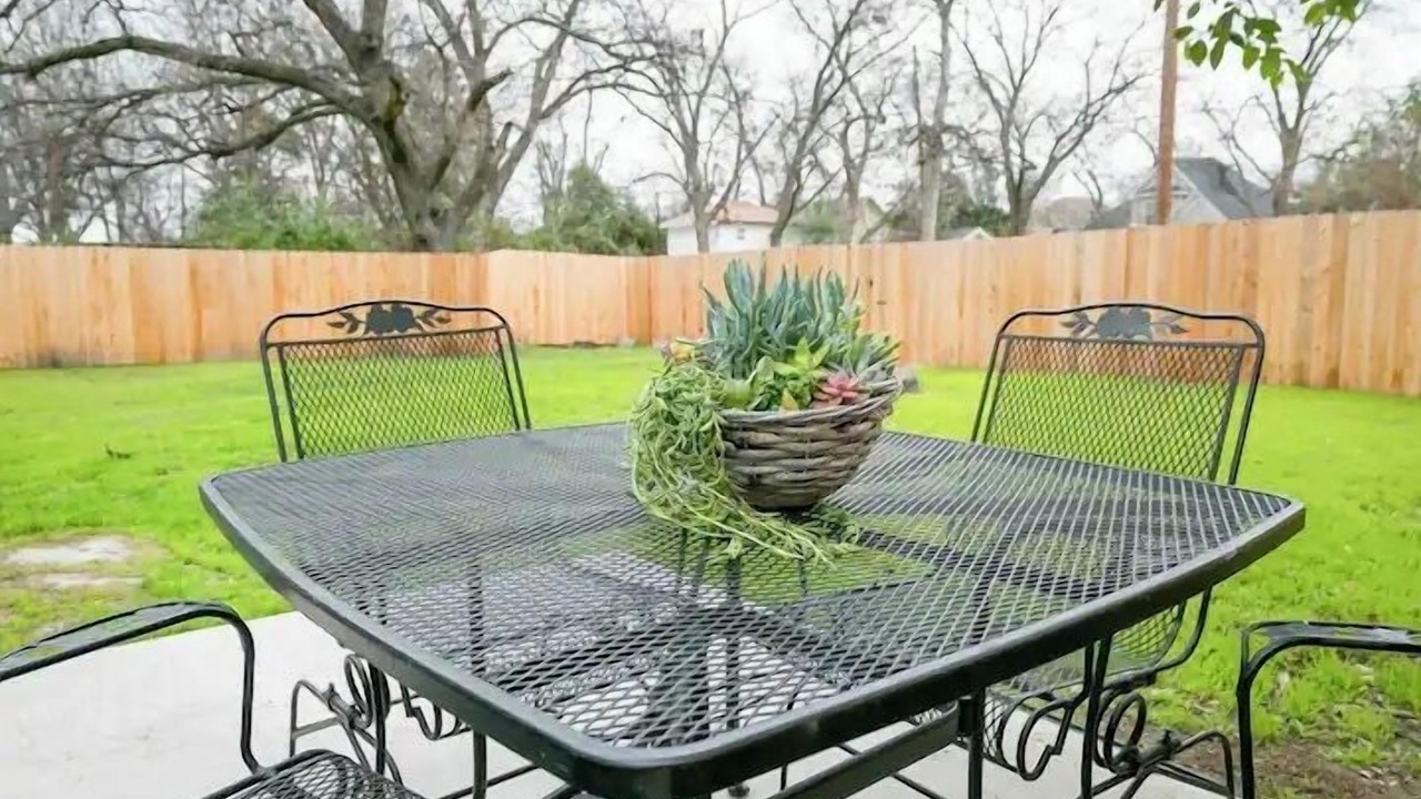 Photo of Outdoor in Austin Ave.