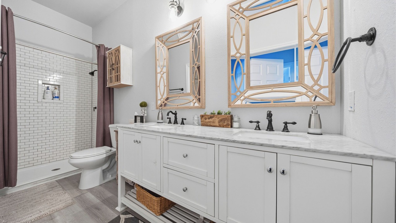 Photo of Bathroom in Austin Ave.