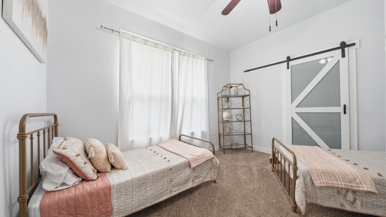 Photo of Bedroom in Austin Ave.