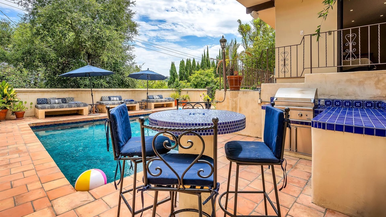Photo of Outdoor in Woodland Hills
