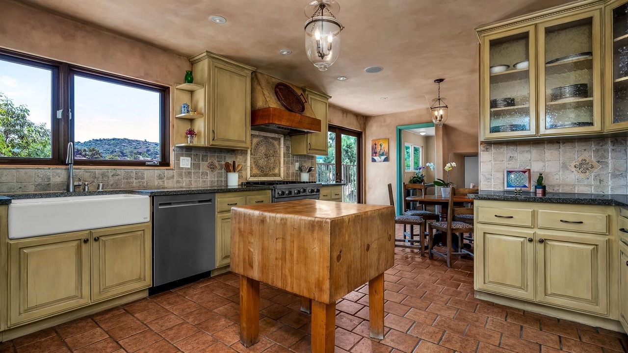 Photo of Kitchen in Woodland Hills