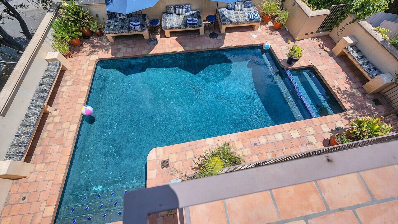 Photo of Outdoor in Woodland Hills