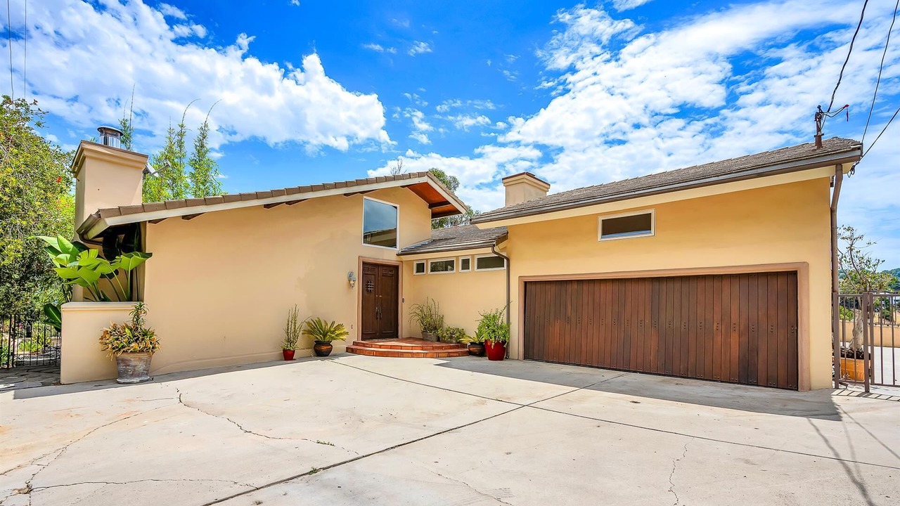 Photo of Outdoor in Woodland Hills