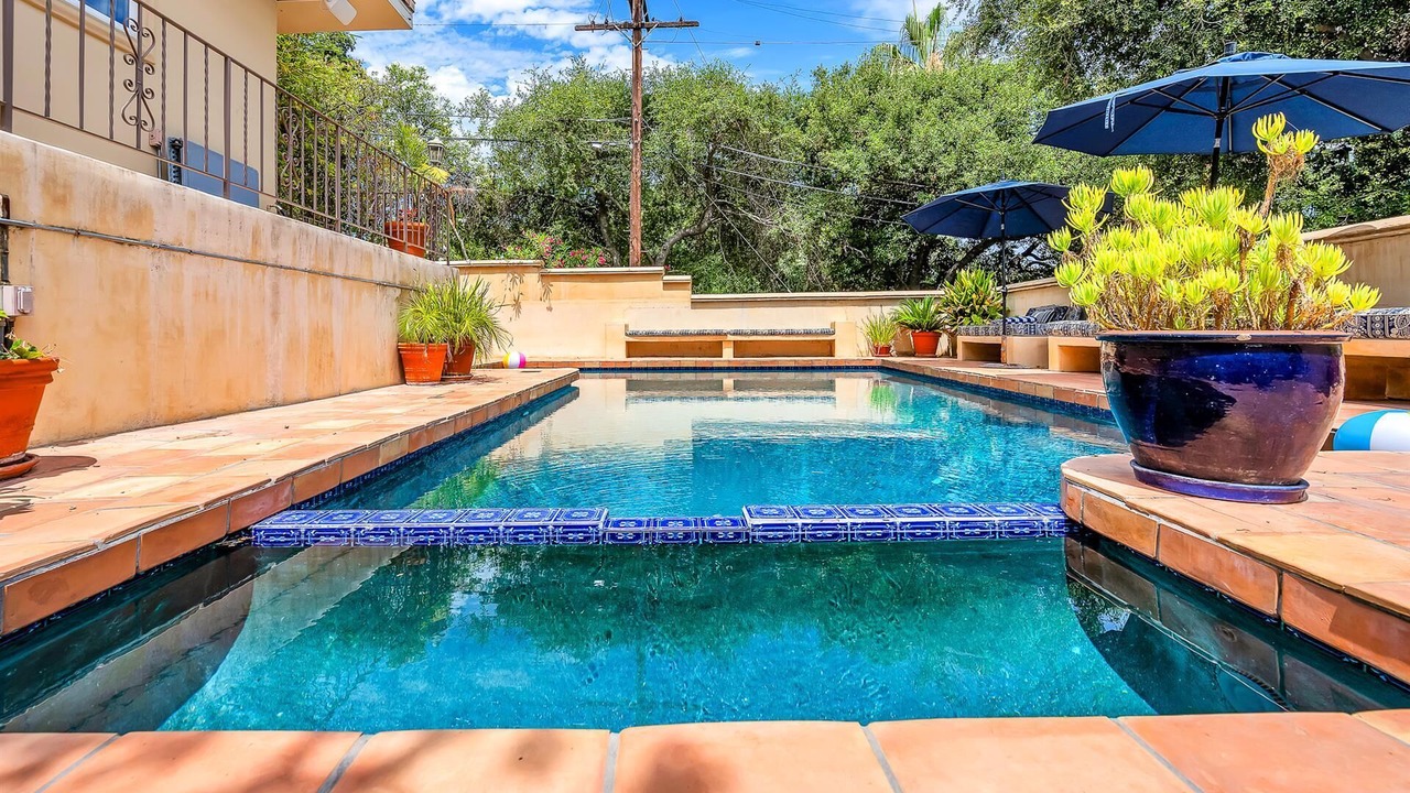 Photo of Outdoor in Woodland Hills
