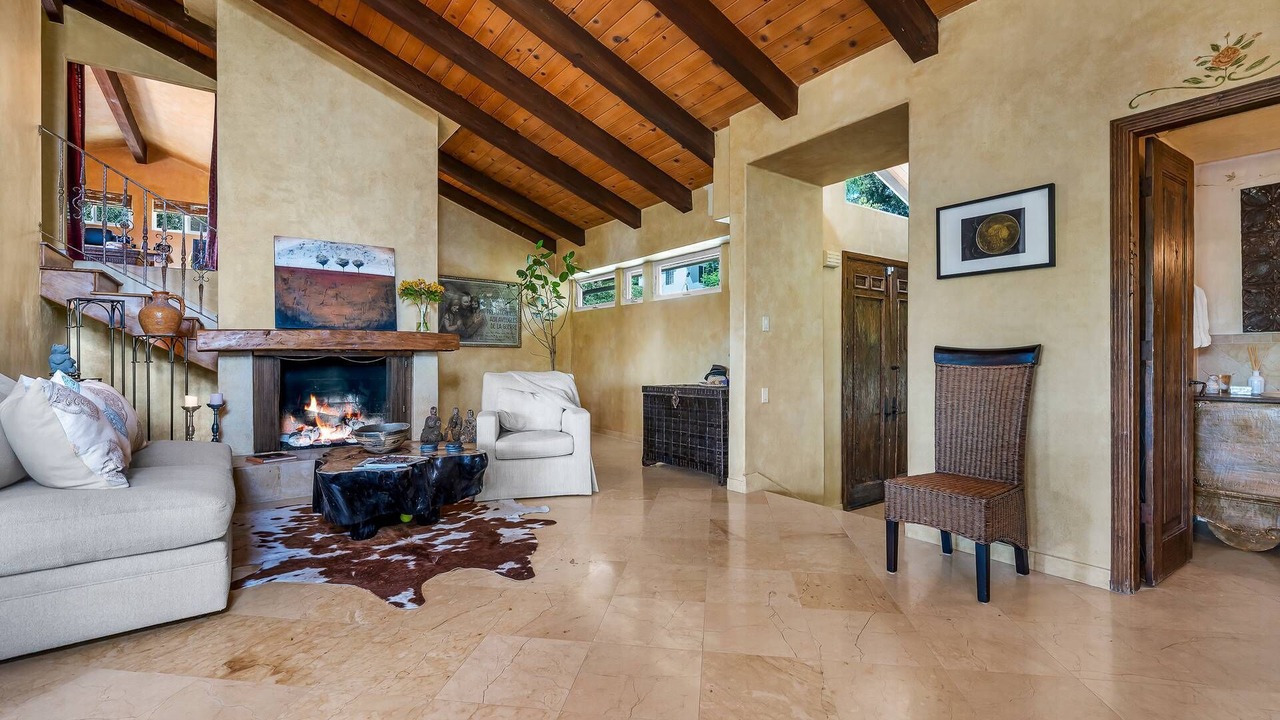 Photo of Livingroom in Woodland Hills