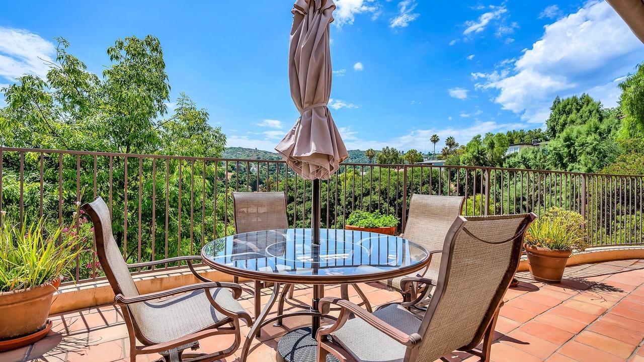 Photo of Outdoor in Woodland Hills