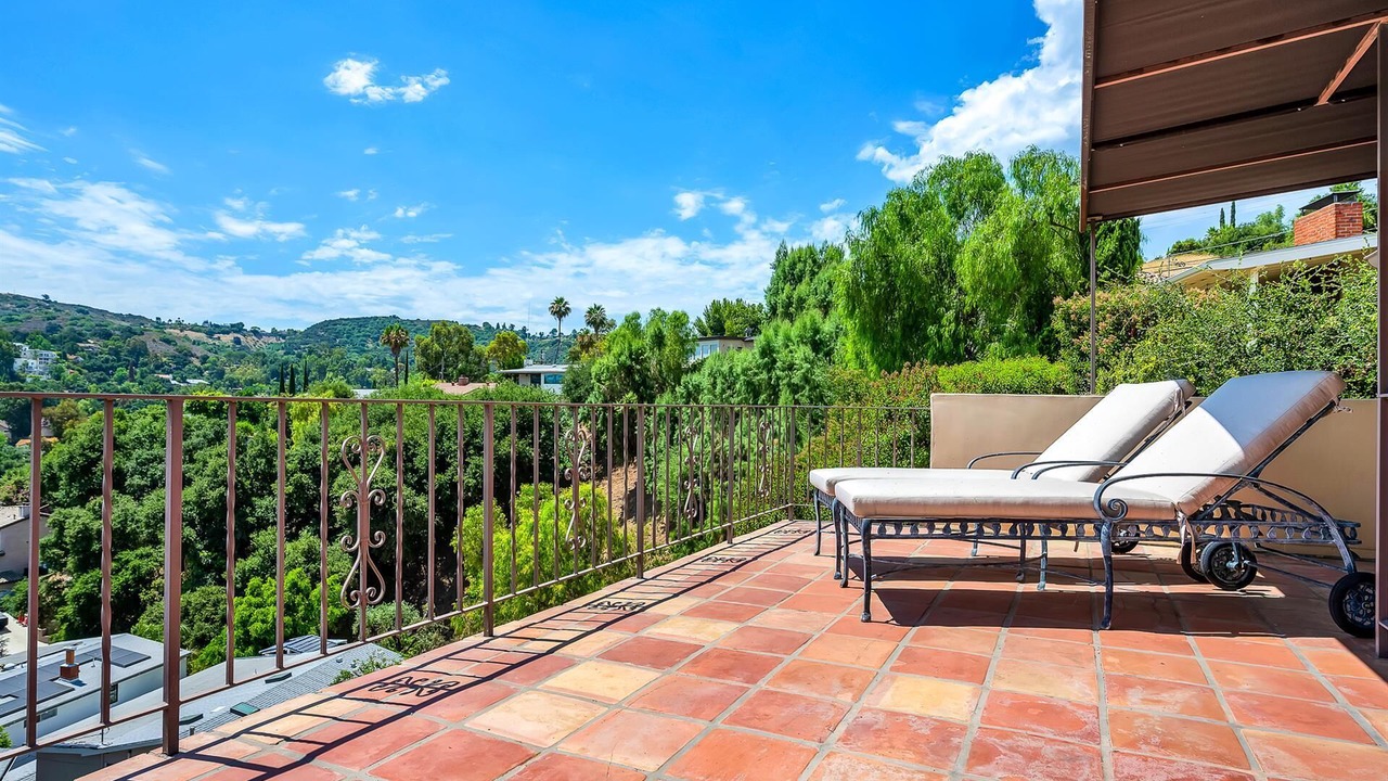 Photo of Patio Balcony in Woodland Hills