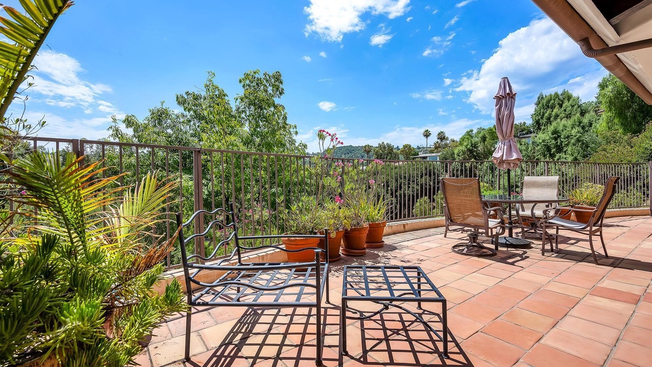 Photo of Outdoor in Woodland Hills