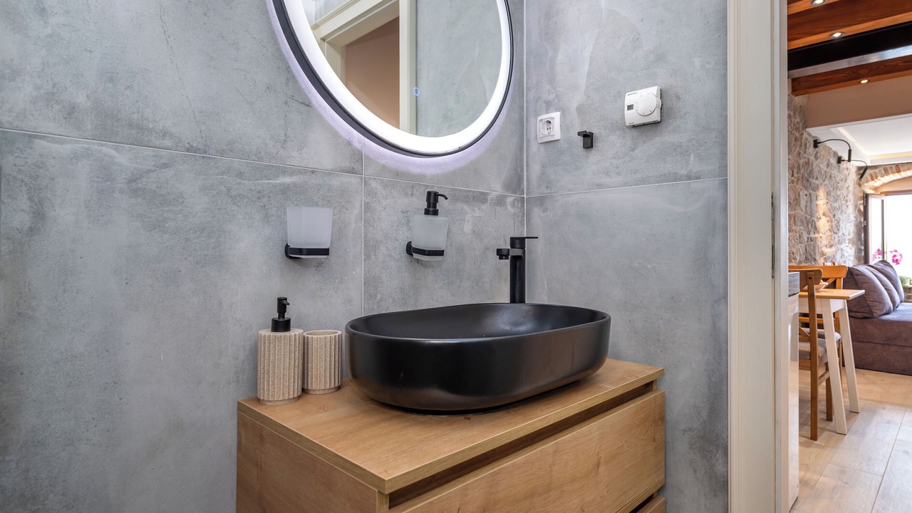 Photo of Bathroom in Grad