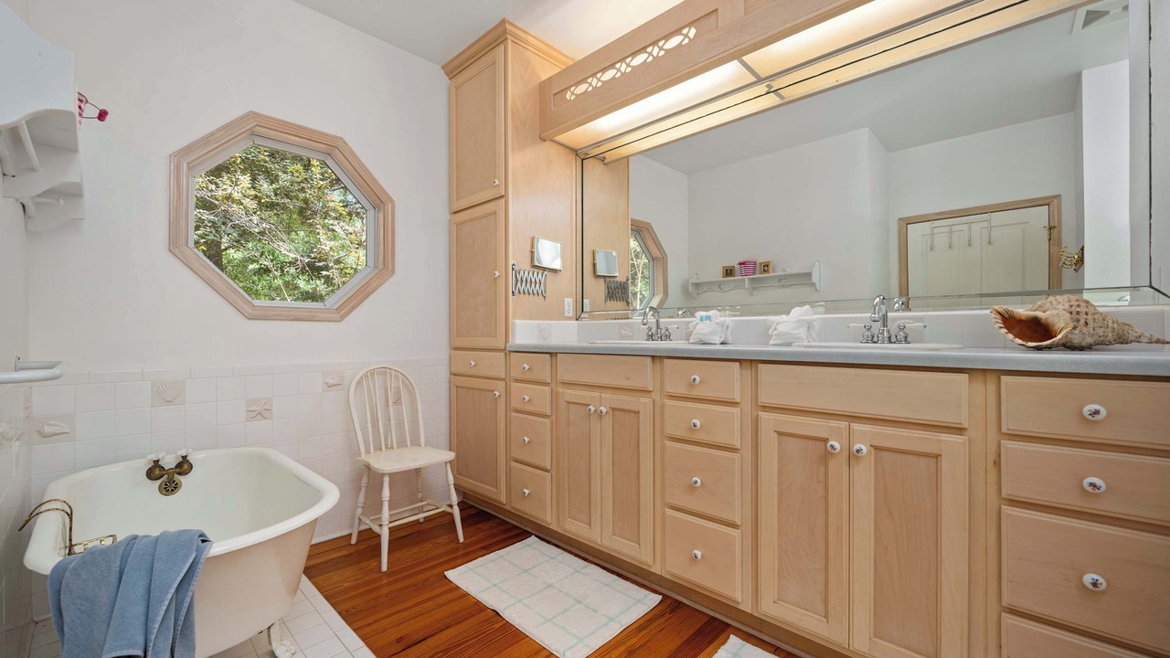 Photo of Bathroom in Perdido Beach
