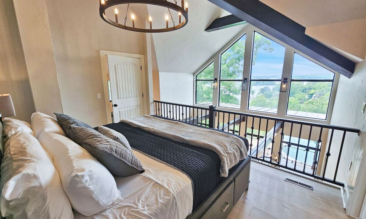 Photo of Bedroom in Lake of the Ozarks