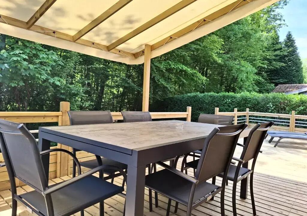 Photo of Outdoor in Leval