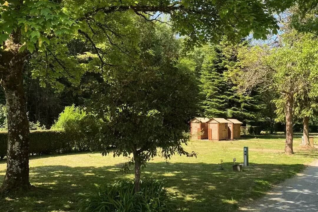 Photo of Outdoor in Leval