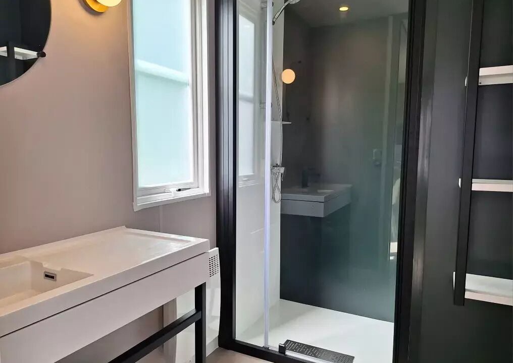 Photo of Bathroom in Leval